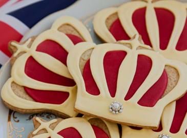 Crown shaped royal wedding biscuits 