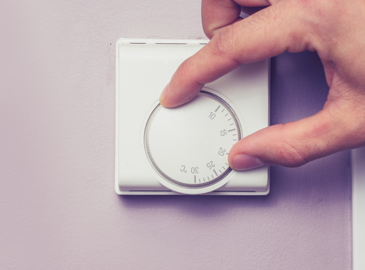 Hand adjusting thermostat